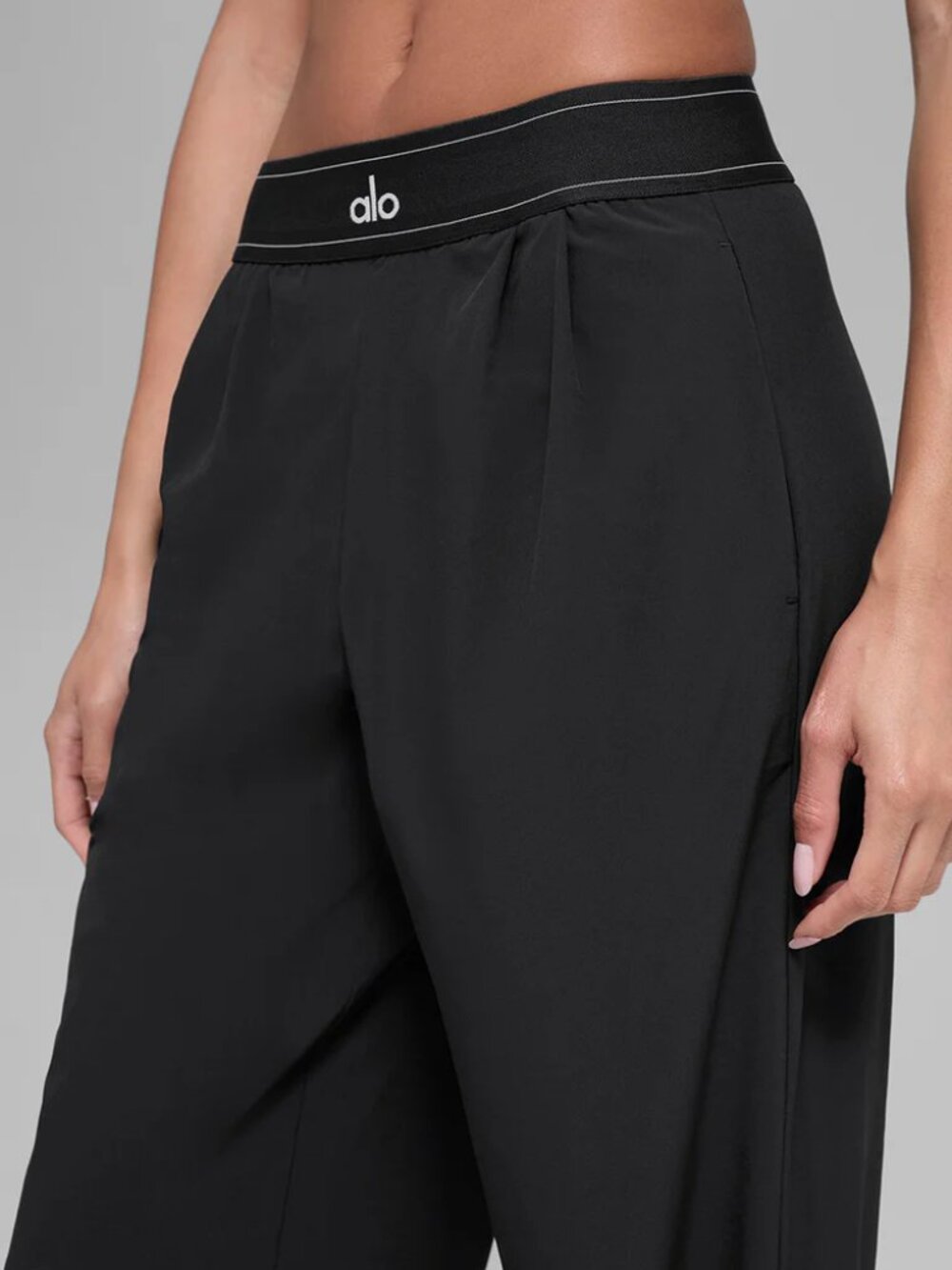 💖ALO Yoga (Regular) NWT Suit Up Trouser Black 💖 Loose fit/Slim fit pants - Picture 2 of 9